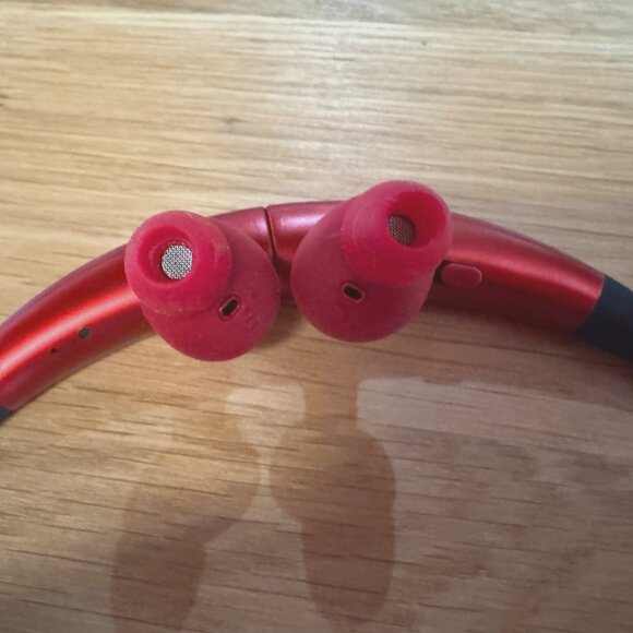 Samsung Gear Circle Wireless Headphones, Around the Neck Design, Red - Picture 11 of 16